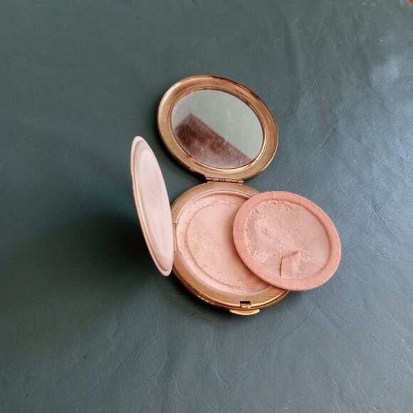 KIGU Vintage Compact Mirror Round Original Puff and Product Antique - Picture 10 of 10